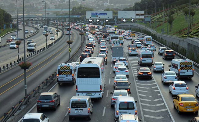 İstanbul trafiğinde okul servisi yoğunluğu
