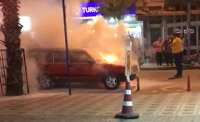 Seyir halindeki otomobil cayır cayır yandı