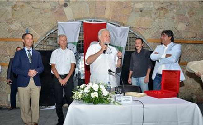 Foça'da İlber Ortaylı'ya büyük ilgi