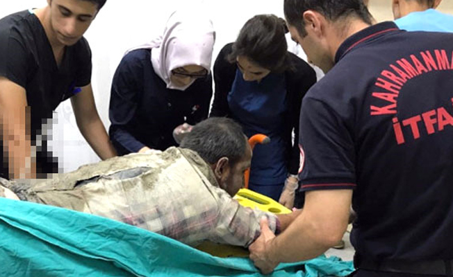 İkinci kattan düşen işçinin sırtına demir saplandı