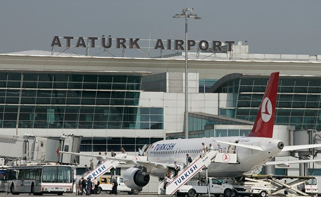 Atatürk Havalimanı'na inmeye çalışan pilot: 10 dakika içerisinde yakıtımız bitecek
