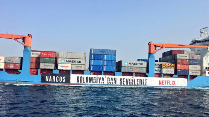 İstanbul Boğazı’nda kuru yük gemisine ‘Narcos’ pankartı asıldı