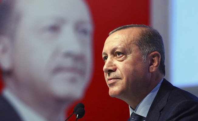 Gabriel: Erdoğan ülkesindeki uzlaşmazlıkları gizlemek için Almanya'yı kullanıyor