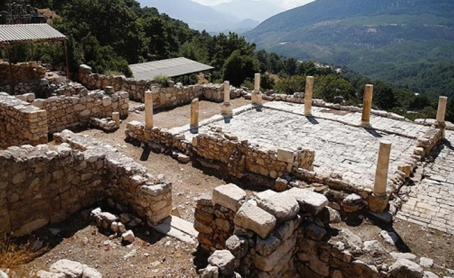 Antalya'da bin 700 yıl öncesine ait villa kalıntısı bulundu
