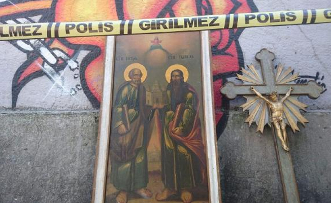 Beyoğlu'nda kiliseye hırsız girdi... Kayıp eserler var