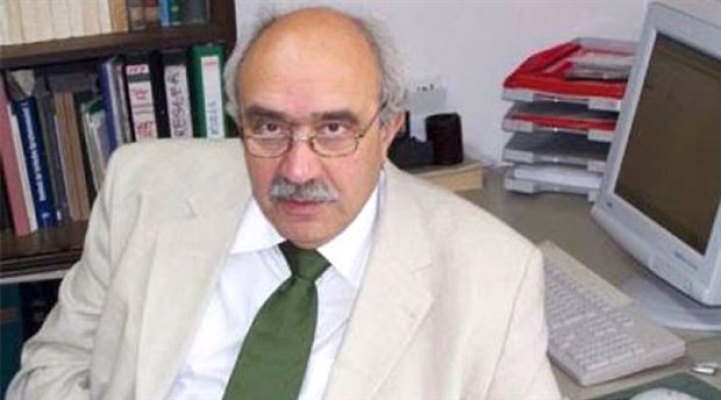 Ünlü bilim adamı uçakta kalp krizi geçirerek öldü!