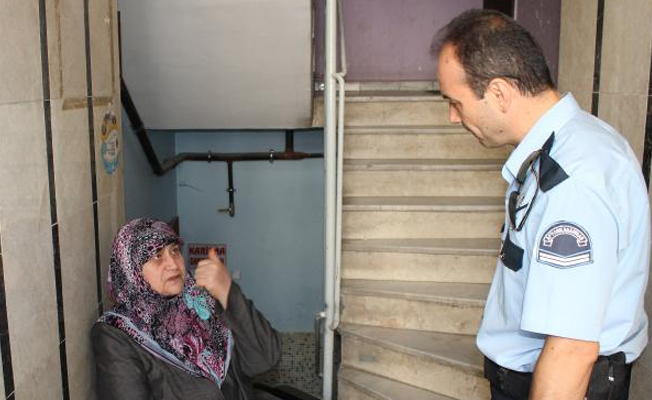 'Bileziği hocaya okutup gelelim' diyerek dolandırdılar