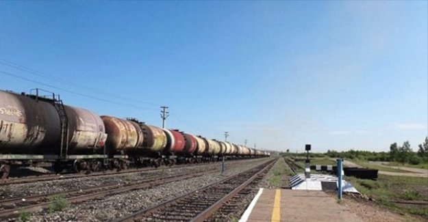 Sibirya'da tren raylarında seks yaparken kafası koptu