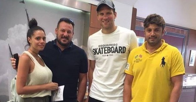 Bogdanovic darbe girişimi sırasında Yunan adasına kaçtı