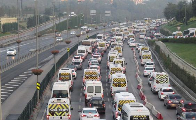 Okullar açıldı, servisler trafikte! İşte İstanbul'da trafik yoğunluğu