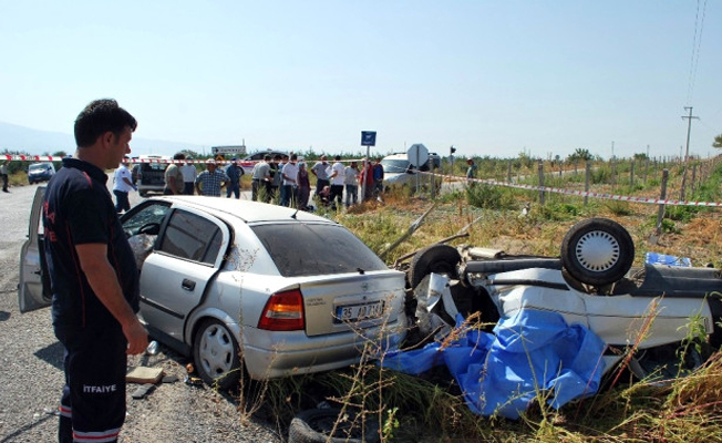 Manisa'da feci kaza: 2 ölü, 7 yaralı