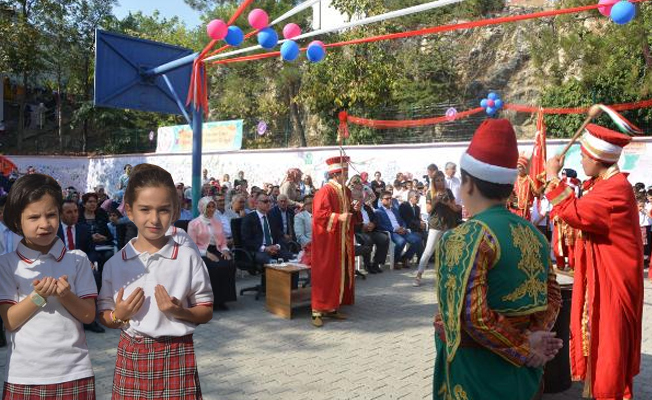 Bilecik'te mehterli dualı eğitim yılı başlama töreni