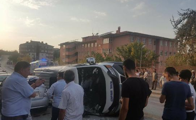 Ankara'da öğrenci servisi devrildi: 10 yaralı