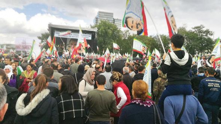 Almanya ‘yok artık’ dedirtti: ‘Beyaz zeminli’ Öcalan posterine izin
