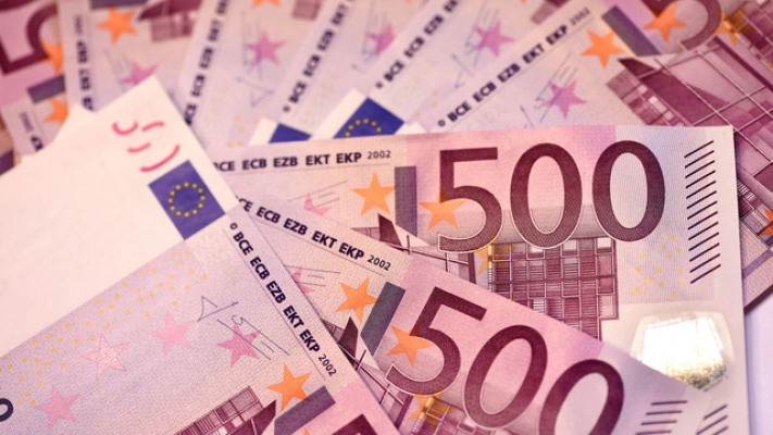 Binlerce Euro'nun üzerine sifon çekilmiş