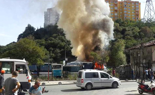 Sarıyer'de korkutan yangın: Otoparktaki araçlar cayır cayır yandı!