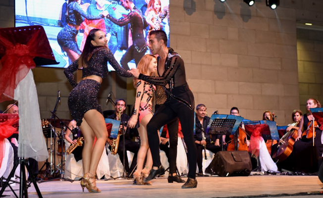 Aşık Veysel’de müzik ve dans ziyafeti