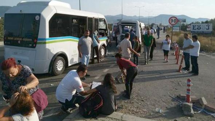 Balıkesir'de dehşet kaza: Aralarında öğrencilerin de bulunduğu 41 yaralı!