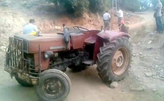 Devrilen traktörün sürücüsü öldü, kardeşi yaralandı