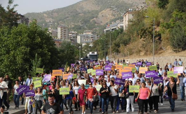 CHP'liler Munzur'da HES ve barajlara 'hayır' yürüyüşü düzenledi