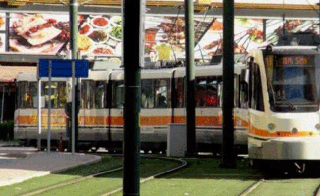 Gaziantep'te otomobilden korkup kaçan çocuğa tramvay çarptı