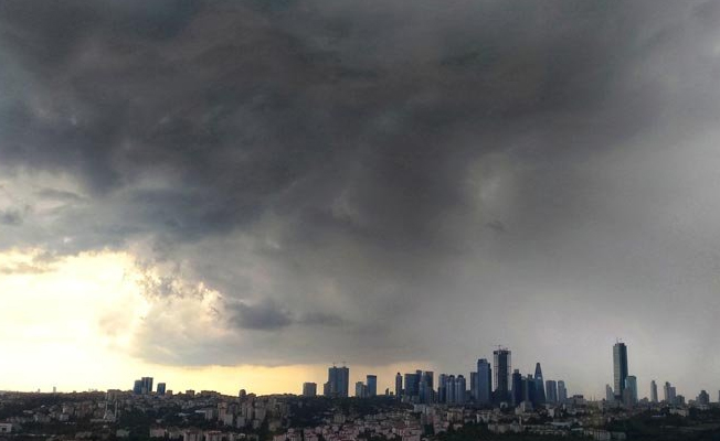 Yağmur İstanbul'a giriş yaptı