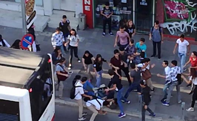 Liseliler İzmir'i birbirine kattı