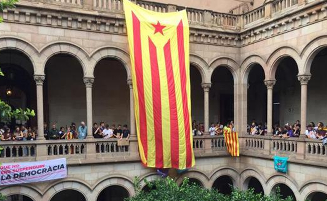 Çok sayıda öğrenci Barcelona Üniversitesi'ni işgal etti