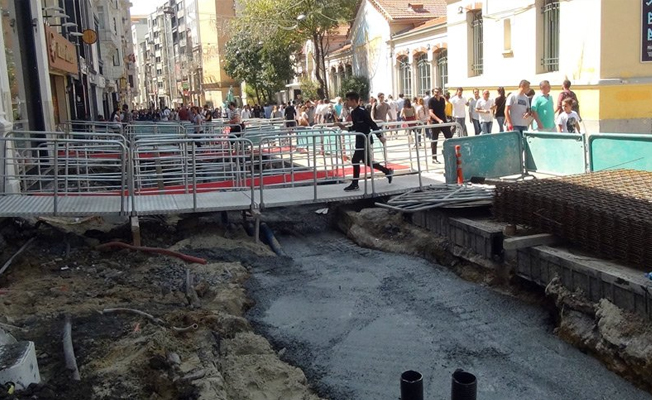 İstiklal’deki çalışmalar bitmeyince vatandaşlar isyan etti!