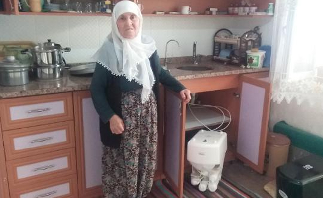 Su kontrolü için geldiklerini söyleyip, arıtma cihazı sattılar