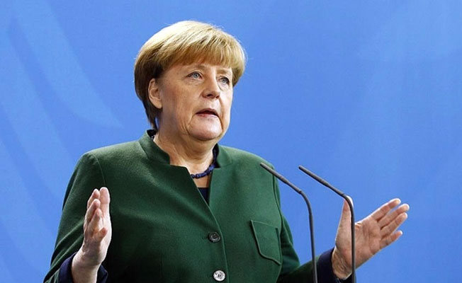 Almanya'da Merkel 4. kez kazandı