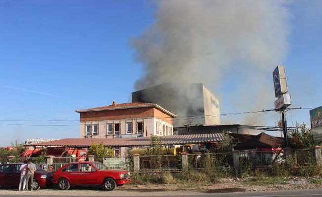 Fabrika deposunda yangın