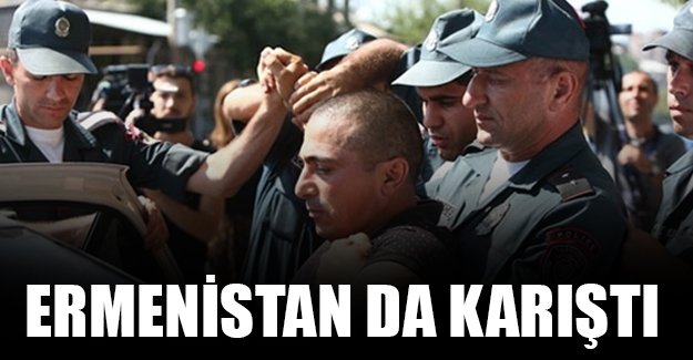 Ermenistan'da 5 kişinin rehin tutulduğu polis merkezinin önünde protesto; 136 gözaltı