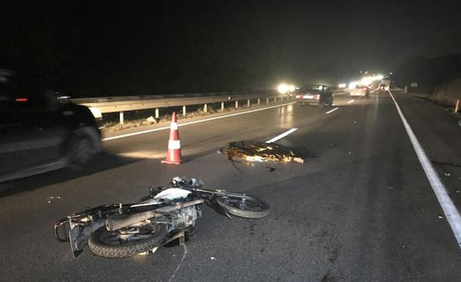 Ters yöndeki traktörle çarpışan motosiklet sürücüsü öldü