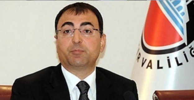 Darbeciler 2. Ordu Komutanlığı önünde Malatya Valisi'ne silah çekmiş!
