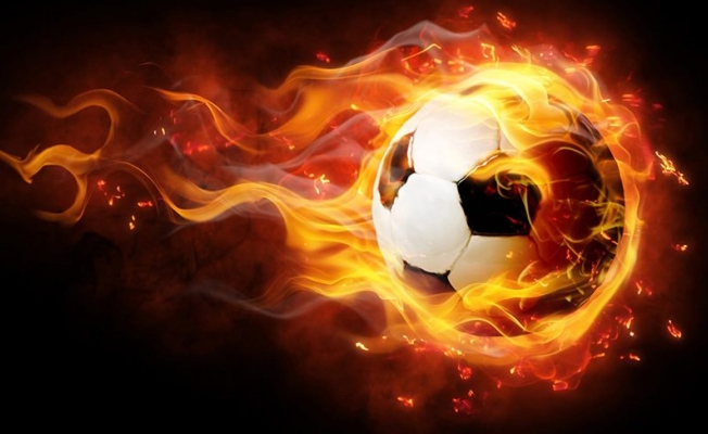 Futbolda skandal! Devre arasında futbolcuları dövdüler!