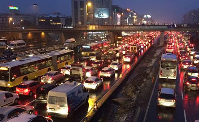İstanbul'da akşam trafiği yoğunluğu