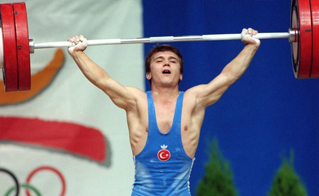 Şampiyon haltercimiz Naim Süleymanoğlu komada!
