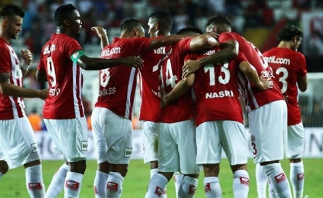 Antalyaspor ligdeki ilk galibiyetini aldı!
