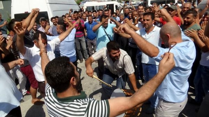 Ayakkabıcılardan davullu-zurnalı, halaylı zam eylemi