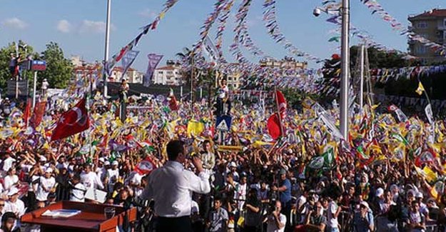 Demirtaş'tan darbeye karşı halk buluşması