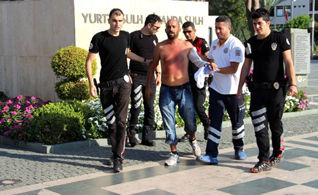 İşsizlikten bunalan vatandaş, kendisini kesti!