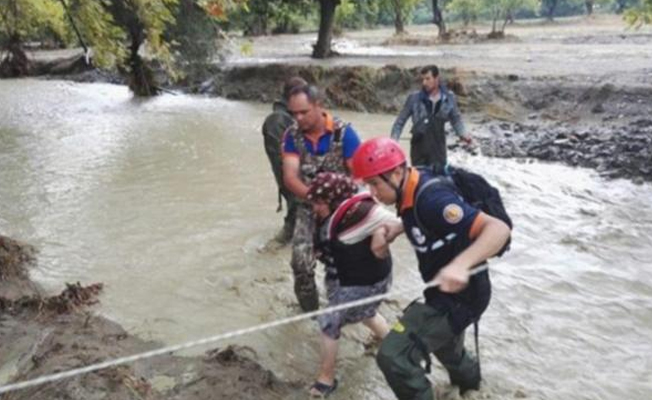 Gelibolu'da su baskını; 7 kişi mahsur kaldı