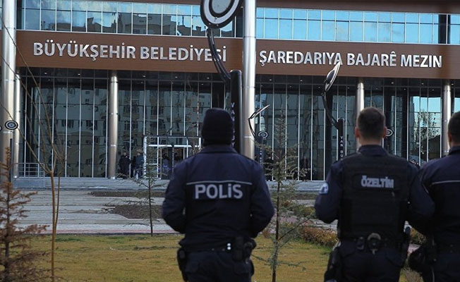 Büyükşehir Belediye binasına saldırı!