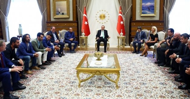 Spor ve sanat camiasının ünlü isimleri Erdoğan'ı ziyaret etti