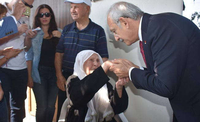 Kılıçdaroğlu, Atatürk’ü 4 kez gören Ayşe Şencan’ı ziyaret etti