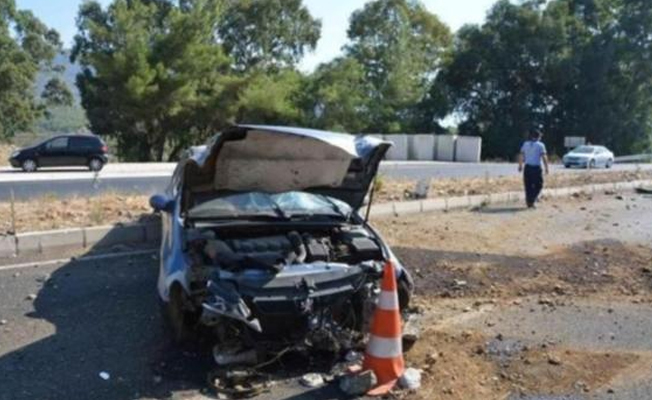 Trafik kontrolü yapan polise otomobil çarptı: 2 yaralı!