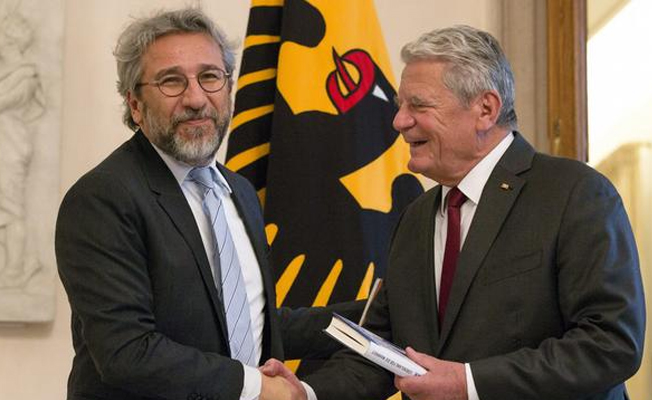Almanya'daki Can Dündar hakkında kırmızı bülten ve iade talebi
