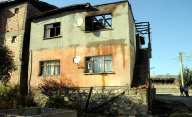 2 kadından birini öldürüp diğerini yaraladı, evi ateşe verip kaçtı
