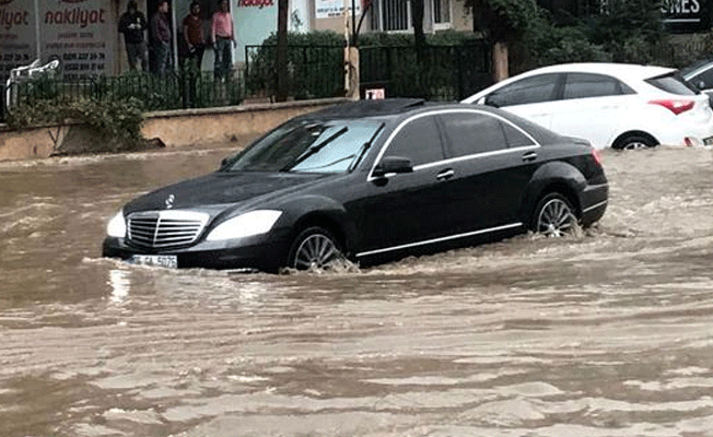 Uşak'ta 150 ev ve iş yerini su bastı!